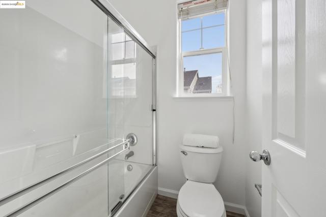 711 Summer Ln, Richmond CA: https://media.crmls.org/mediaz/6852c478-939f-4a1a-a013-8060b460fc40.jpg