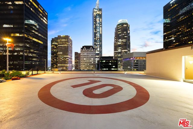 655 S Hope Street, Los Angeles CA: https://media.crmls.org/mediaz/68534c59-6a49-4520-b9e2-e29818143a8e.jpg