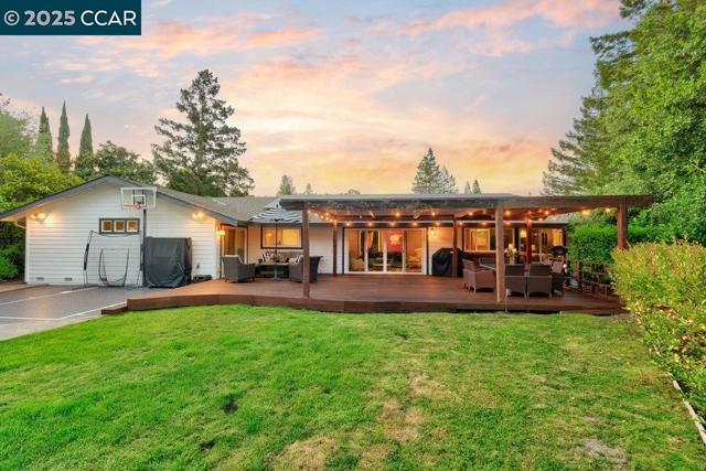 314 Draeger Dr, Moraga CA: https://media.crmls.org/mediaz/68541afa-dbe4-486e-a693-23f008b570a2.jpg