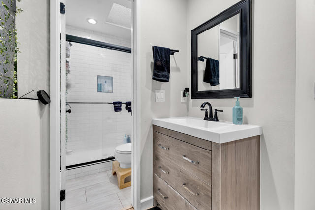 1118 Bright Glen Circle, Westlake Village CA: https://media.crmls.org/mediaz/68546f5d-39e3-4d25-bf57-19dfd9e2dbe0.jpg