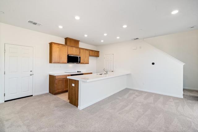 2250 Gladiola Drive, Hollister CA: https://media.crmls.org/mediaz/6854e90a-8491-4bdd-b00a-cf004d068f5b.jpg