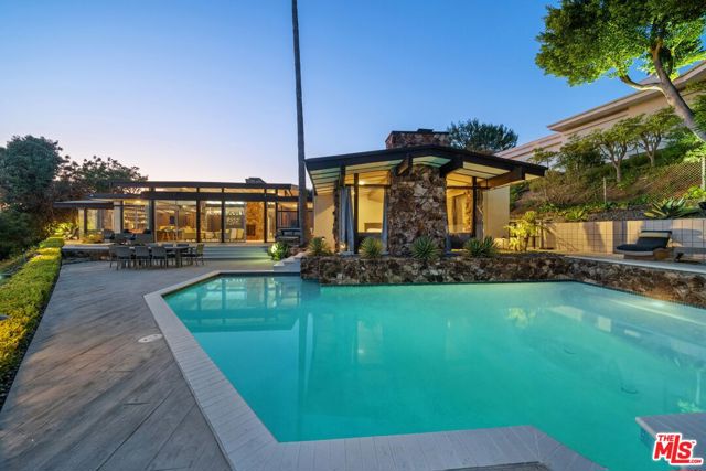 1760 Carla, Beverly Hills CA: https://media.crmls.org/mediaz/6855a1dd-7ccb-4ac9-8a59-6462fbb5108d.jpg