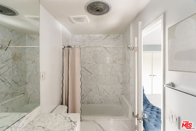 6400 Pacific Avenue, Playa del Rey CA: https://media.crmls.org/mediaz/6855aca2-e012-46eb-a640-c37eca6d803c.jpg