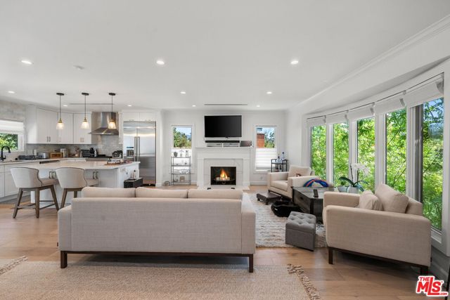 1839 Preuss Road, Los Angeles CA: https://media.crmls.org/mediaz/6855dabd-968e-4261-88bc-31ee9a486e18.jpg