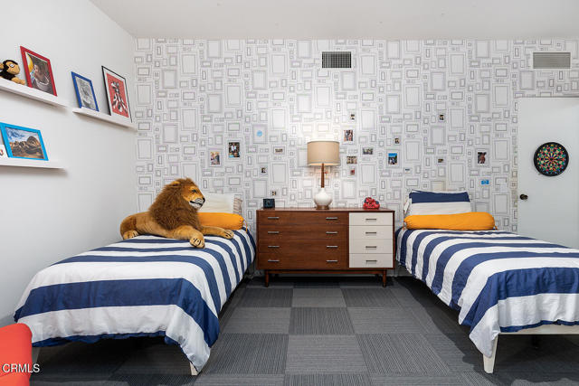 1055 Sherwood Road, San Marino CA: https://media.crmls.org/mediaz/685636db-274c-4879-a35e-a8e7b81b5102.jpg