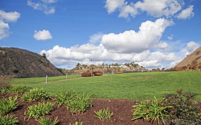 2641 Bellezza Dr, San Diego CA: https://media.crmls.org/mediaz/68563823-6250-4d62-89ef-2802b44596ad.jpg