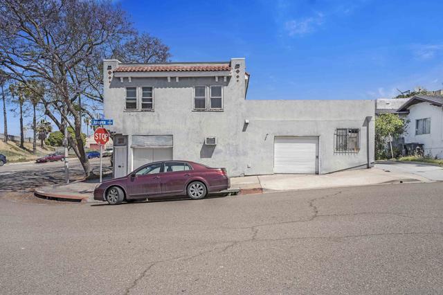 2311 State St, San Diego CA: https://media.crmls.org/mediaz/68565017-f5ca-49c6-a9b8-458faf112ba4.jpg