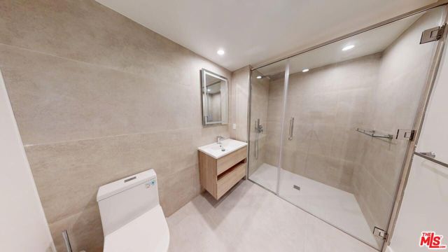 414 N Orange Street, Glendale CA: https://media.crmls.org/mediaz/6856a3e4-2c41-404b-a3d5-89426562eb66.jpg
