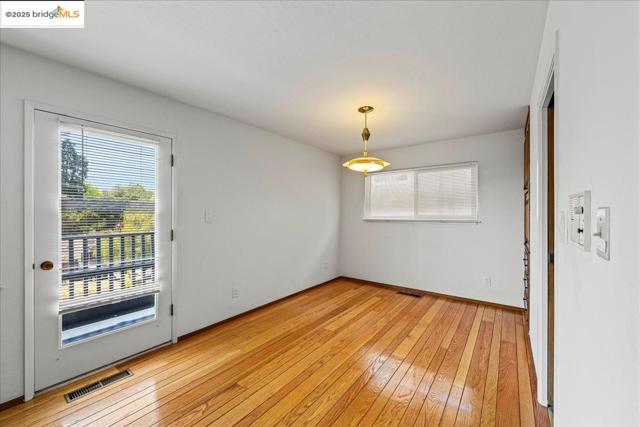 3312 Wisconsin St, Oakland CA: https://media.crmls.org/mediaz/68574068-c036-42ff-89fb-d2959c51d7bc.jpg