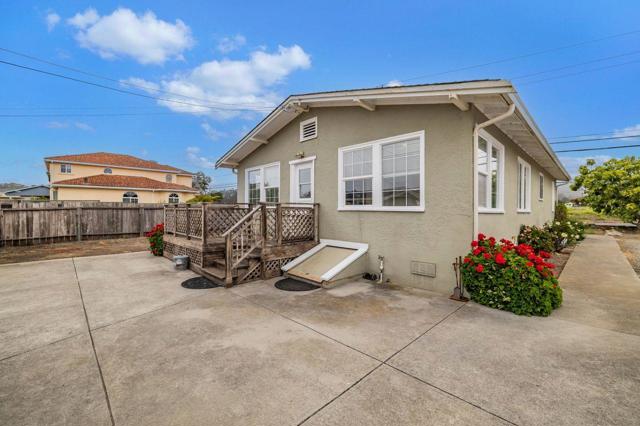 1490 Cabrillo Highway, Half Moon Bay CA: https://media.crmls.org/mediaz/6857680c-e588-43ce-8818-46a759a6a8a0.jpg