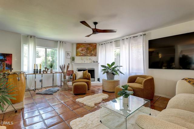 1998 Barnett Way, Los Angeles CA: https://media.crmls.org/mediaz/68579516-0317-44ef-8d01-5d88cc272d87.jpg