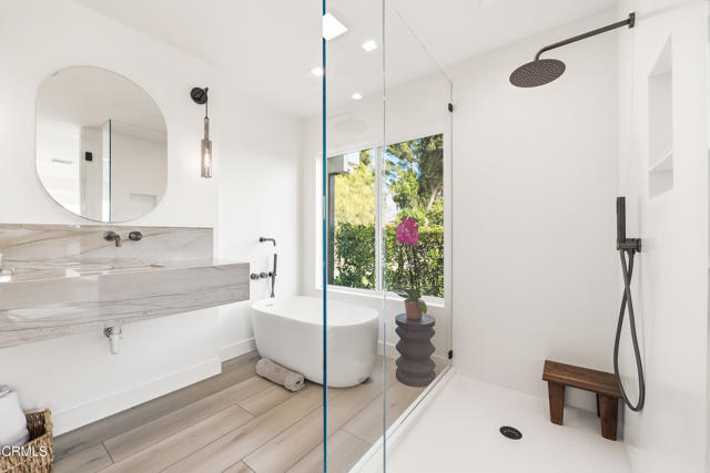 34 Vientos Road, Camarillo CA: https://media.crmls.org/mediaz/68586666-cecf-4962-be68-9fa7a53af084.jpg