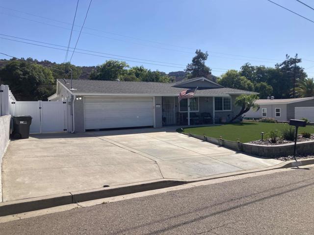 11007 Larkridge Street, Santee CA: https://media.crmls.org/mediaz/6858cbf6-944d-4995-9cff-da809982aa19.jpg
