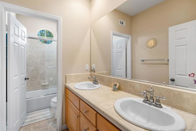 10286 Walnutdale St, San Diego CA: https://media.crmls.org/mediaz/685922e4-89d3-4881-99c4-1b20c4ed6fec.jpg