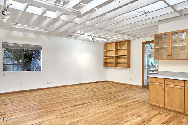 Detail Gallery Image 14 of 23 For 3106 Honolulu Ave, La Crescenta,  CA 91214 - 4 Beds | 2 Baths