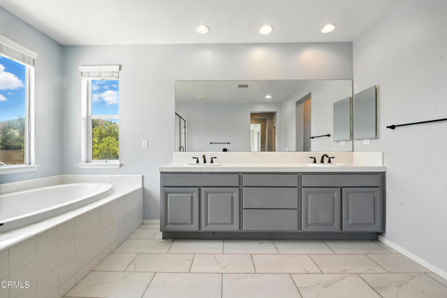 29039 Shorecliff Circle, Menifee CA: https://media.crmls.org/mediaz/6859527e-4a5d-4a26-90bd-37778fe8ef31.jpg