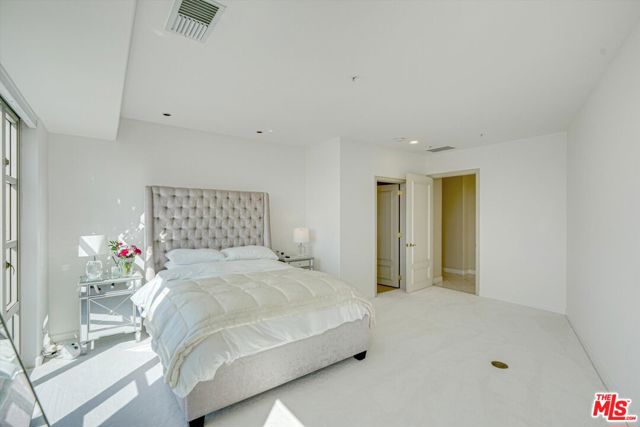 10580 Wilshire Boulevard, Los Angeles CA: https://media.crmls.org/mediaz/685a754e-944e-4f09-bcf8-1cf64805a4f1.jpg