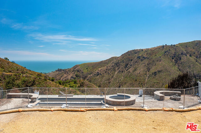 1120 Cumbre Alta Court, Pacific Palisades CA: https://media.crmls.org/mediaz/685ab5c6-93b6-41ab-a136-ed8c0b4550ef.jpg