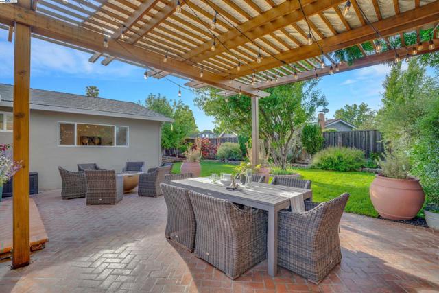 3644 Ashwood Drive, Pleasanton CA: https://media.crmls.org/mediaz/685aebe4-410c-4f99-97a2-2c7dcbe80f04.jpg