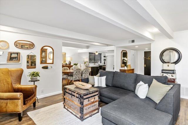Detail Gallery Image 5 of 25 For 2535 Navarra Dr 8a,  Carlsbad,  CA 92009 - 1 Beds | 2 Baths