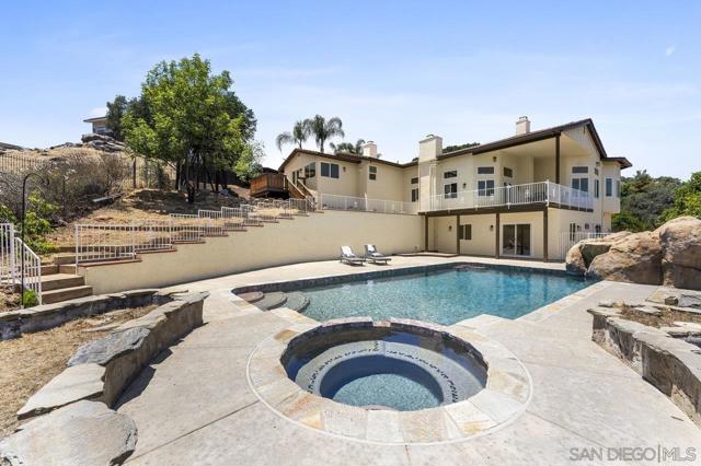 2047 Via Del Torrie, Alpine CA: https://media.crmls.org/mediaz/685baa06-9394-46f2-8c3e-1b7bac047a40.jpg