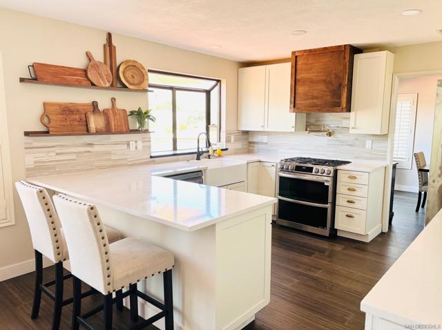 672 Chateau Place, Escondido CA: https://media.crmls.org/mediaz/685c2529-5a0e-4b67-8de1-2d3c436f8191.jpg