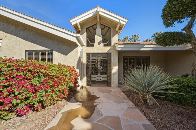 71170 W Thunderbird Terrace, Rancho Mirage CA: https://media.crmls.org/mediaz/685c2f33-87a8-4ccf-89d3-0235316845b9.jpg