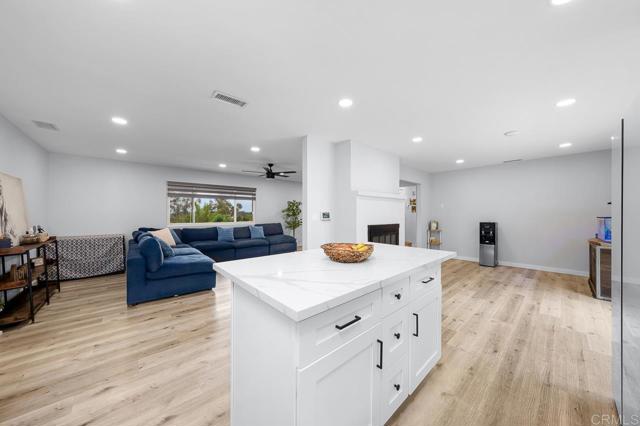 Detail Gallery Image 12 of 56 For 2442 Sunflower, Vista,  CA 92083 - 3 Beds | 2 Baths