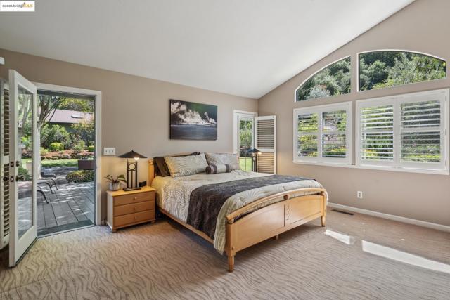 1037 Silverhill Dr, Lafayette CA: https://media.crmls.org/mediaz/685dae0d-16dd-46c1-b30b-e3a0ac39d28d.jpg