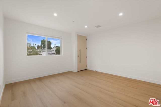 5530 1/2 Sunnyslope Avenue, Sherman Oaks CA: https://media.crmls.org/mediaz/685dd79d-2bcd-4490-992e-0586a65355c2.jpg