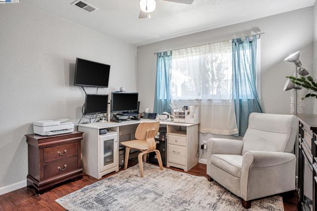 360 Calmace Dr, Dixon CA: https://media.crmls.org/mediaz/685e3dbf-e6dd-4874-874c-c0ab2b0108b6.jpg