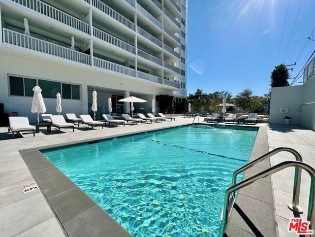 999 North DOHENY Drive, 711 photo 9