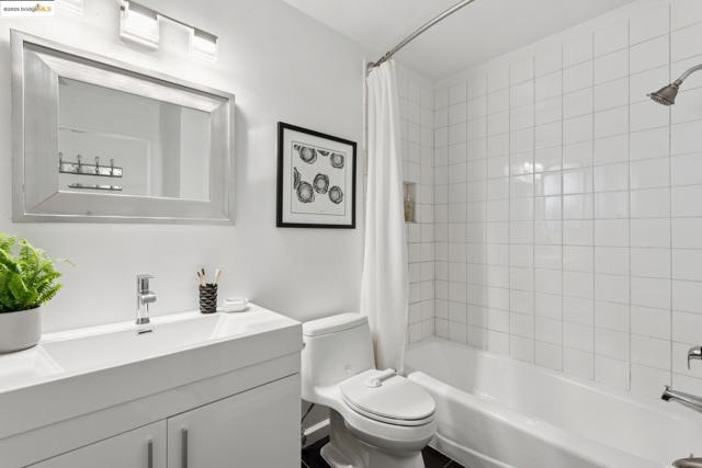 2861 Chelsea Drive, Oakland CA: https://media.crmls.org/mediaz/685e961a-afe7-45bb-bd08-9aac0ca0108d.jpg