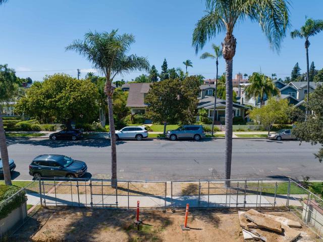 Image 4 of 20 For 743 B Ave  