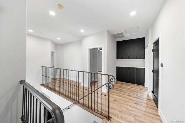 3160 Goldfinch St, San Diego CA: https://media.crmls.org/mediaz/685fc3f9-65dd-4269-9e5c-1f7ce631232d.jpg