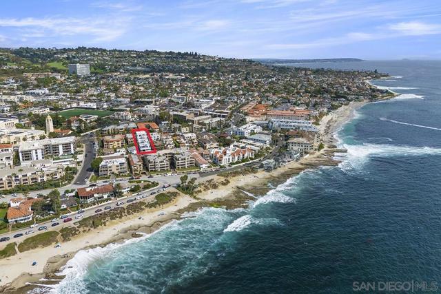356 Prospect Street, La Jolla CA: https://media.crmls.org/mediaz/686014fc-ace9-43ea-a5f3-e894eec92ff4.jpg