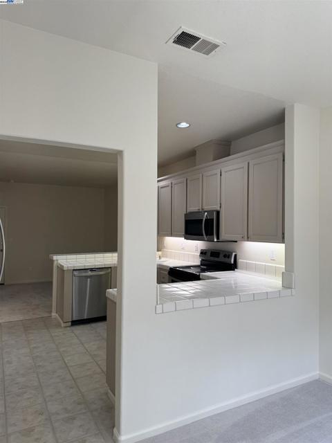 119 Heritage Park Dr, Danville CA: https://media.crmls.org/mediaz/6860399a-86ca-455e-afba-d598cee98e1a.jpg