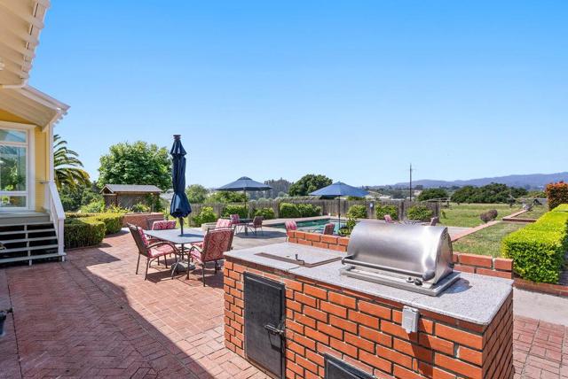 180 Dicicco Terrace, Watsonville CA: https://media.crmls.org/mediaz/6860a800-21b1-4d94-bcb4-37135098076c.jpg