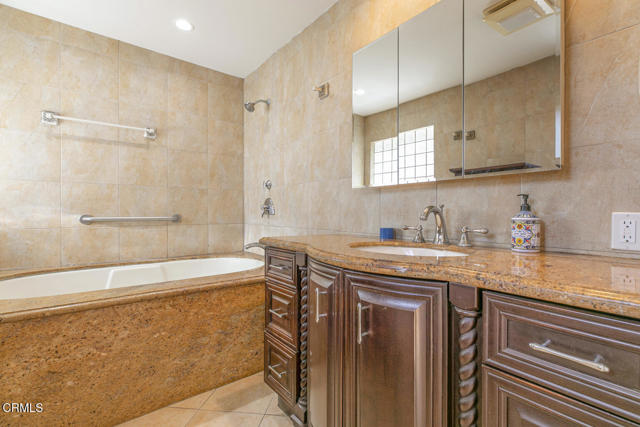 8857 Bluffdale Dr, Sun Valley CA: https://media.crmls.org/mediaz/6860b667-37ae-4e83-95fc-7f8f44624c78.jpg