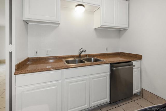 6455 La Jolla Blvd, La Jolla CA: https://media.crmls.org/mediaz/68611cd3-2cf3-49ba-8da9-1d354da835ab.jpg