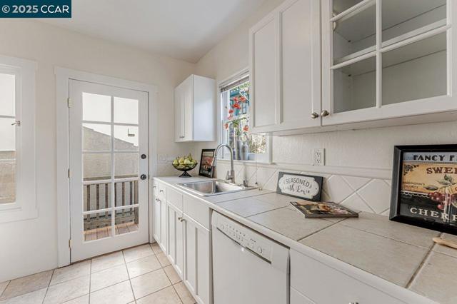 654 Mandana Blvd, Oakland, California 94610, 1 Bedroom Bedrooms, ,1 BathroomBathrooms,Condominium,For Sale,Mandana Blvd,41086148