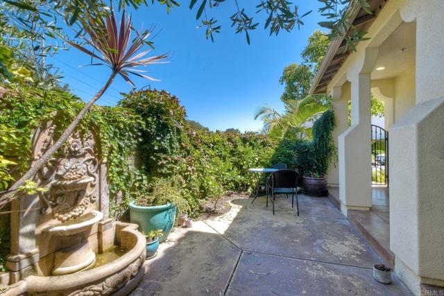 7303 Sitio Castano, Carlsbad CA: https://media.crmls.org/mediaz/6861ff69-7376-4b05-9c75-fdacda40ea2b.jpg
