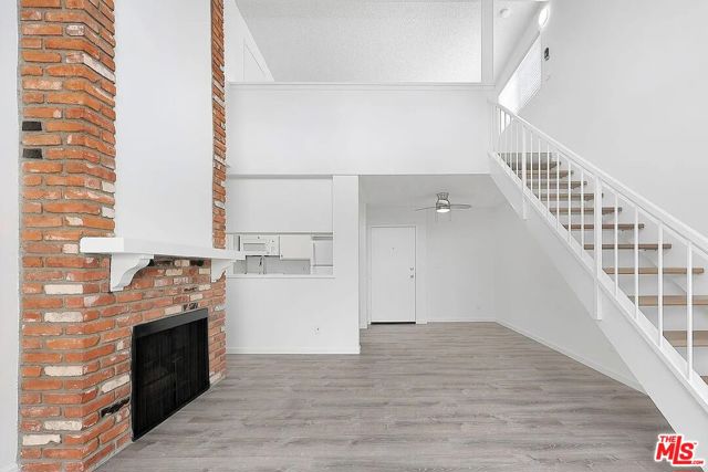 3763 S Bentley Avenue, Los Angeles CA: https://media.crmls.org/mediaz/686216a6-ad3e-4e34-9d7e-71e40ebd893d.jpg