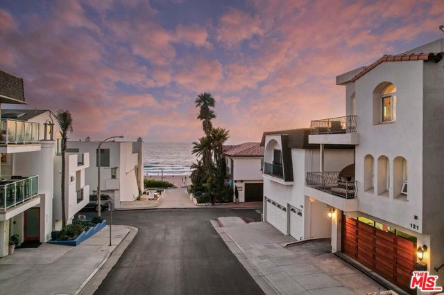121 15th Street, Manhattan Beach, California 90266, 3 Bedrooms Bedrooms, ,4 BathroomsBathrooms,Residential,Sold,15th,22192181