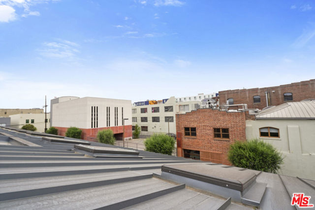 940 E 2nd Street, Los Angeles CA: https://media.crmls.org/mediaz/686233e8-87ec-44bb-821e-512c12593160.jpg