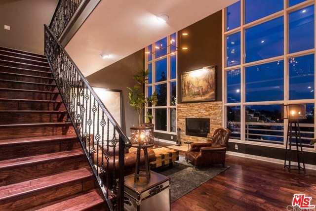 Photo of 21565 ARCOS Drive, Woodland Hills, CA 91364