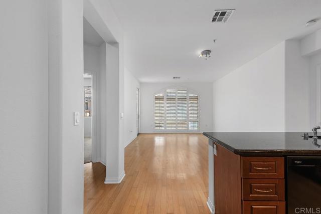 Detail Gallery Image 4 of 27 For 3857 Pell Pl #406,  San Diego,  CA 92130 - 2 Beds | 2 Baths