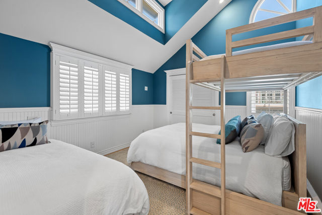 31656 Sea Level Drive, Malibu CA: https://media.crmls.org/mediaz/68629ea8-2473-46e3-9231-28e426ca8db9.jpg