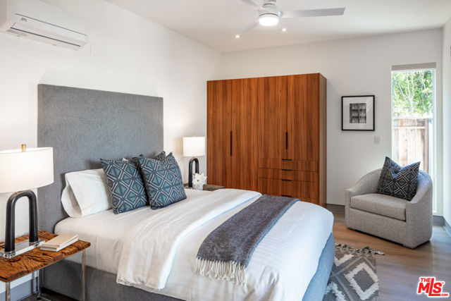 10572 Putney Road, Los Angeles CA: https://media.crmls.org/mediaz/6862c2f7-6738-4cb6-8360-5f3fe5289866.jpg