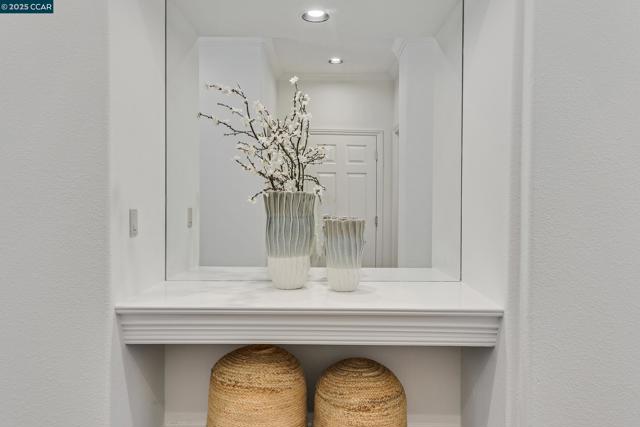 4253 Golden Oak Ct, Danville CA: https://media.crmls.org/mediaz/68630cbb-bdcc-404f-9408-7ddb48c3fce6.jpg